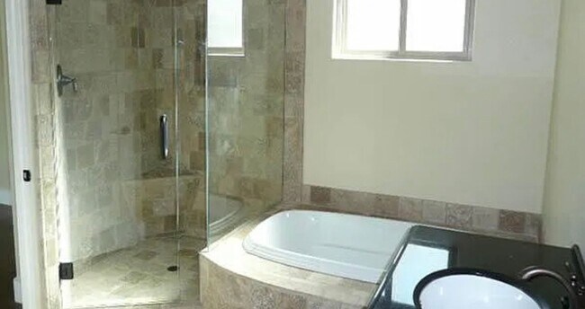Building Photo - Charming Hillcrest Home with Private Yard in an Unbeatable Location