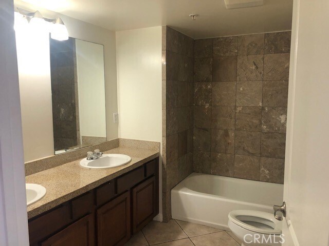 Building Photo - 13525 Vanowen St