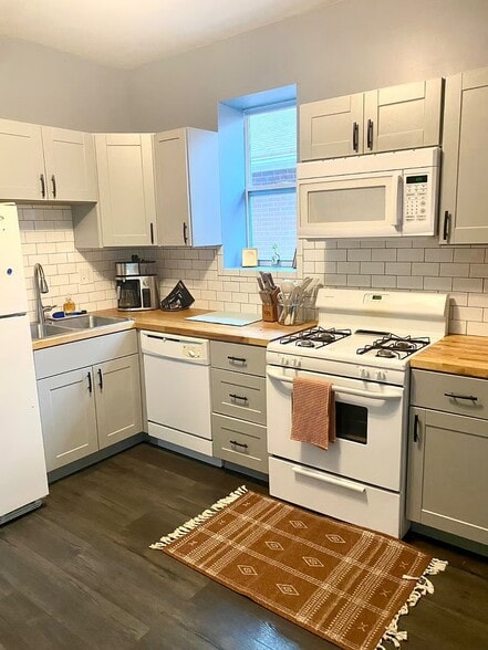 Building Photo - 4441 Ellenwood Ave