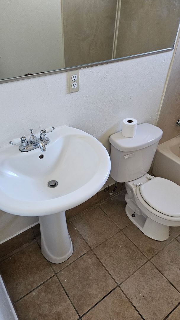 Building Photo - Affordable 3 Bedroom Home for $2100 Rent, $2100 Deposit, 1st Month Free with Lease!