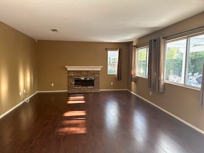 Building Photo - RARE 5 BEDROOMS in the BRIARWOOD Neighborh...