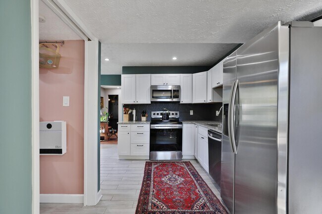 Building Photo - 925 Blenheim Rd