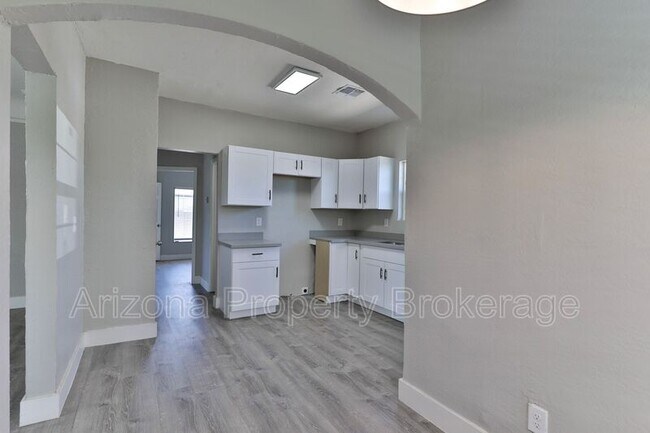 Building Photo - 1538 E Pierce St