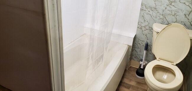 Building Photo - 530 Naylor Rd