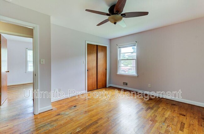 Building Photo - 317 Johnston Dr
