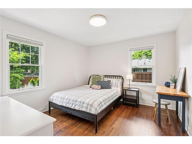 Building Photo - 5041 W 56th St