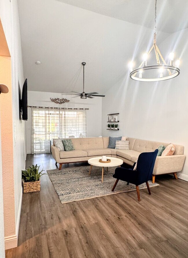 Building Photo - Welcome to Your Dream Home in the Heart of Largo!