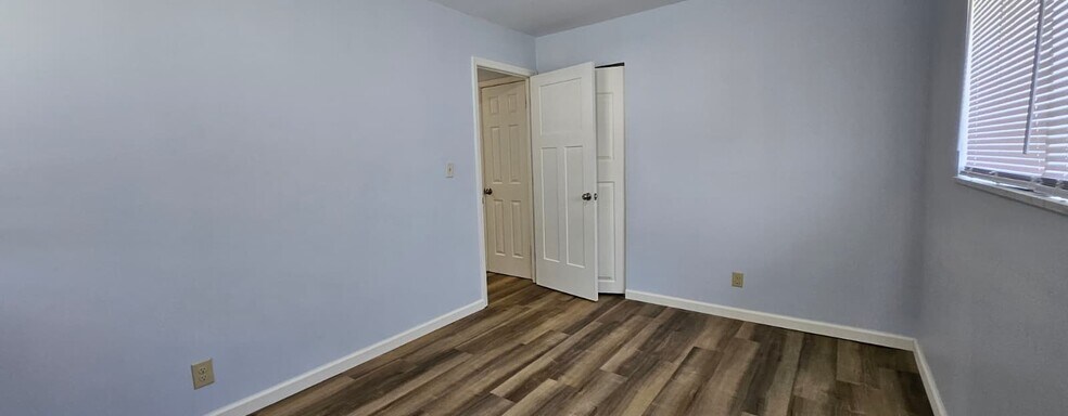 Building Photo - 254 Prince of Wales Dr