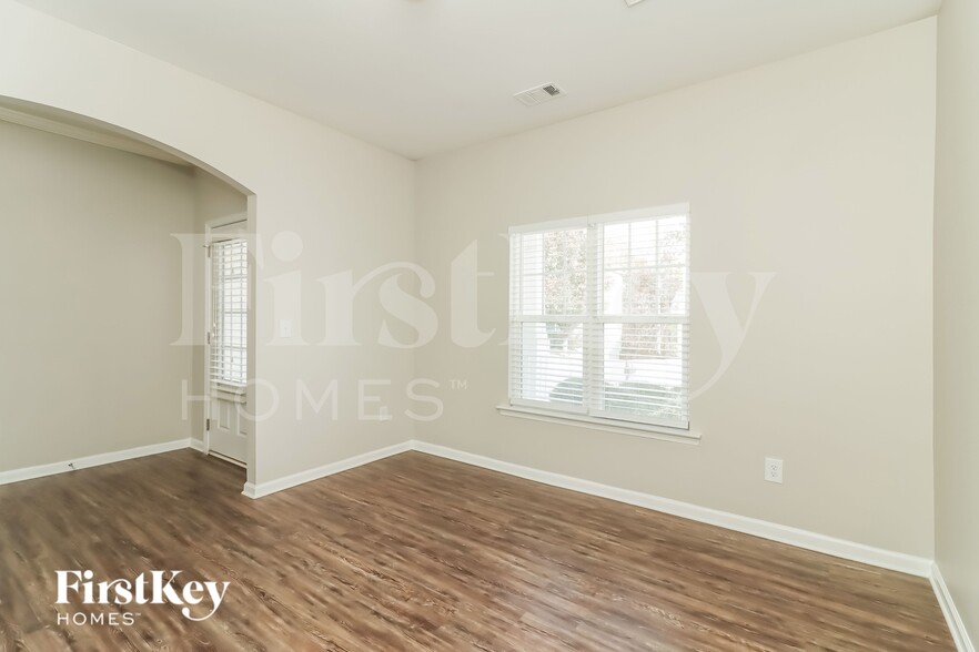 Building Photo - 529 S Fortune Way