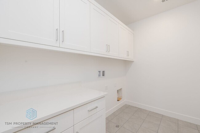 Building Photo - 15437 La Subida Dr