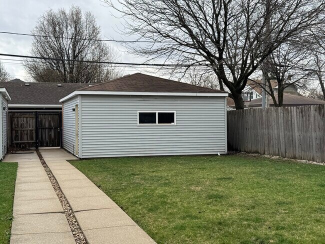 Building Photo - 1837 N Harlem Ave