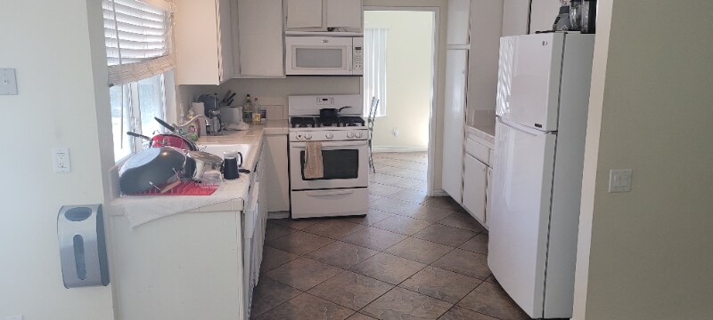 Building Photo - 11180 Cochran Ave