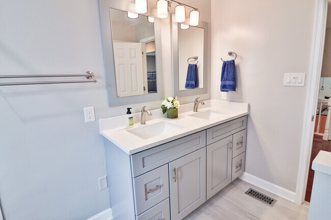 Building Photo - 9633 Cinnamon Creek Dr