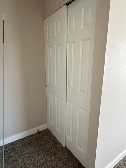 Building Photo - 740 Ridge Rd