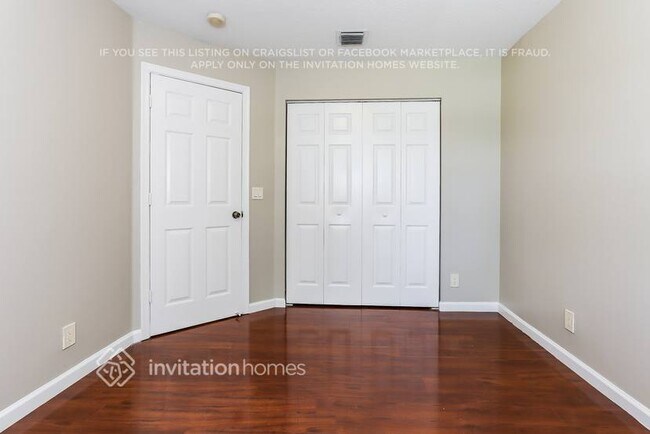 Building Photo - 10642 NW 1st Ct