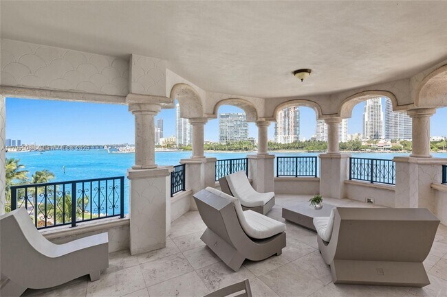 Building Photo - 7141 Fisher Island Dr