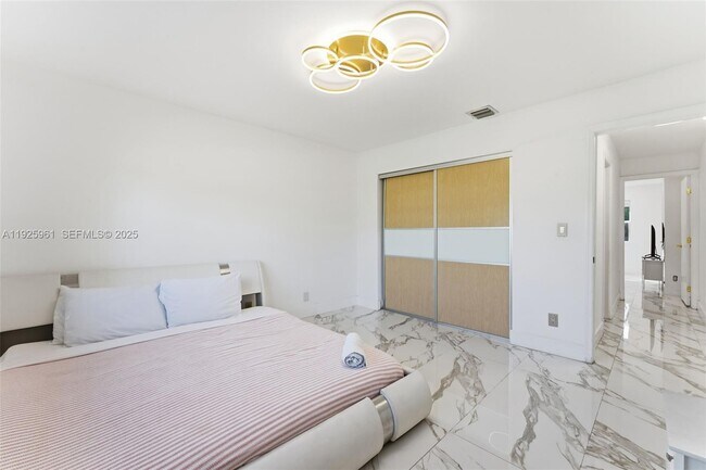 Building Photo - 201 Calle Grande Dr