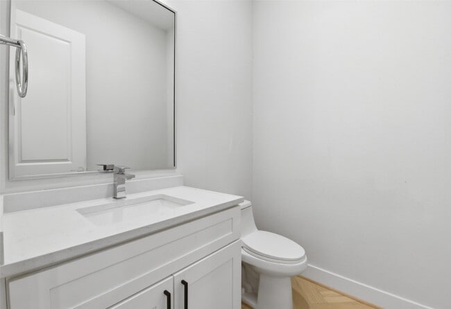 Building Photo - 2204 Lou Ellen Ln