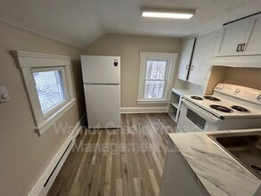 Building Photo - 102 Rush St