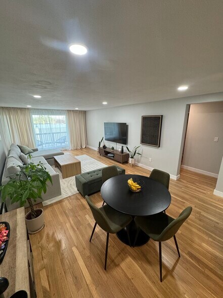 Building Photo - 315 Neponset St