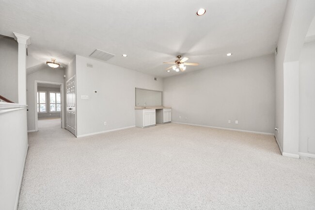 Building Photo - 5346 Hidalgo St
