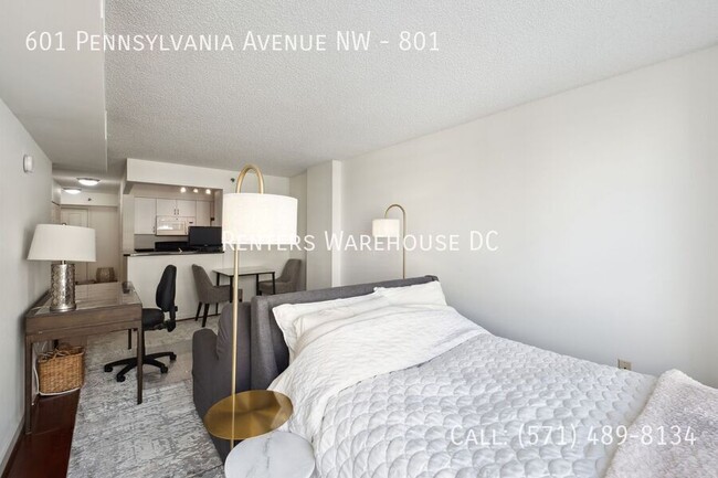 Building Photo - Stylish 8th-Floor Furnished Studio in Penn...