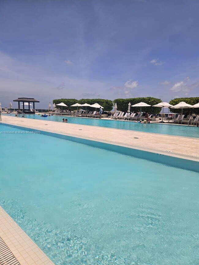 Building Photo - 1850 S Ocean Dr