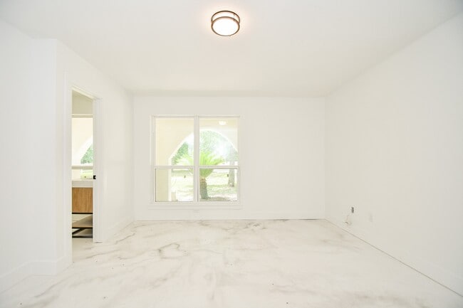 Building Photo - 6914 Evergreen St