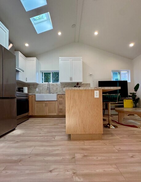 Building Photo - 5106 Cimarron St