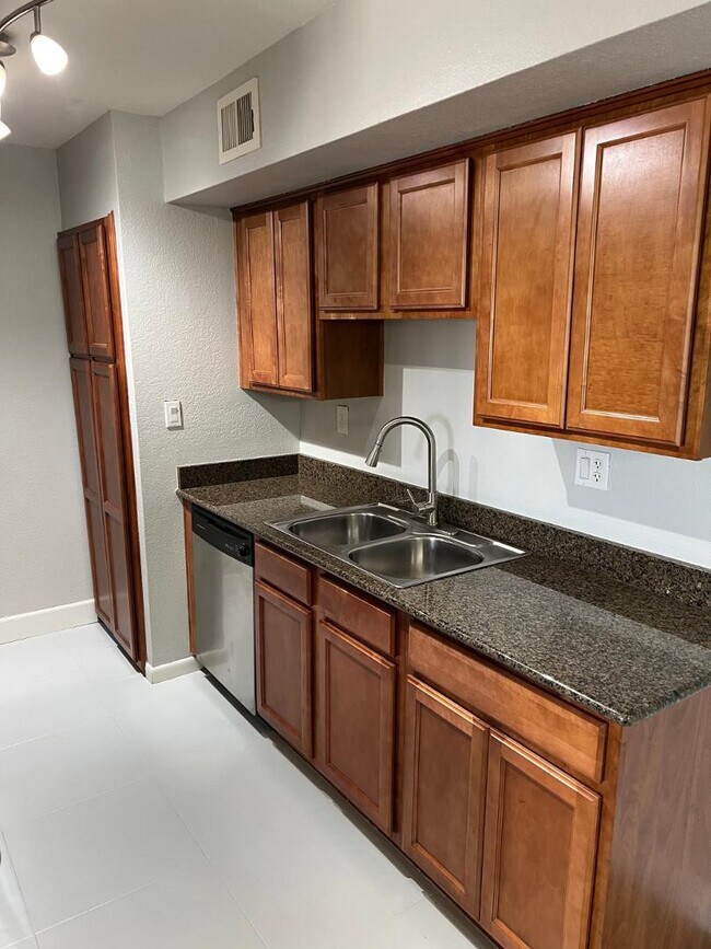 Building Photo - 5995 N 78th St