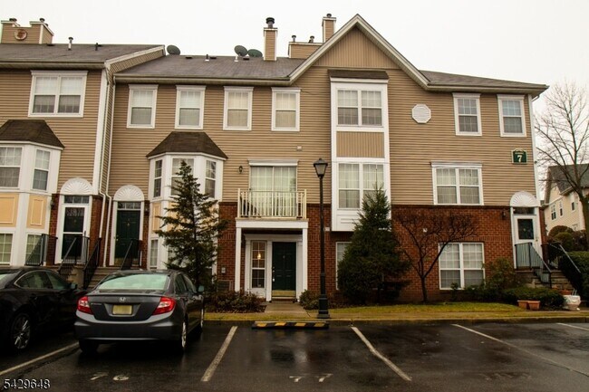 Building Photo - 50 Pine St