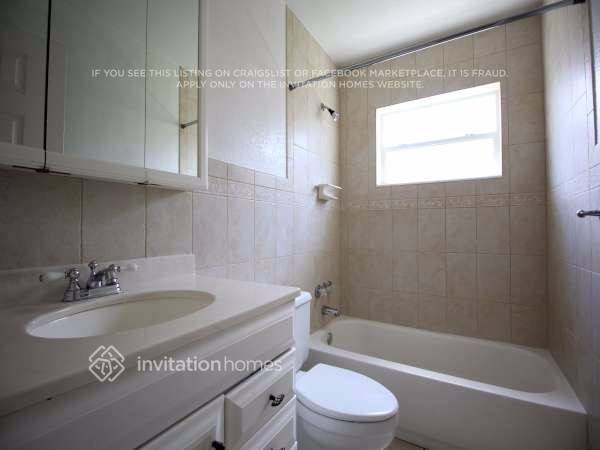 Building Photo - 11360 NW 37th Pl