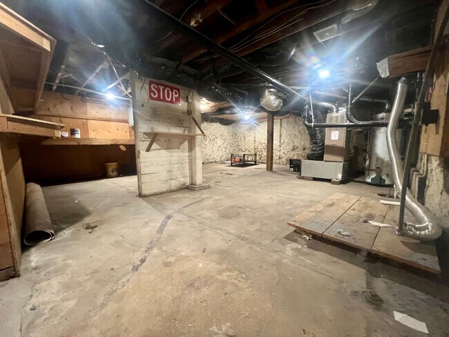 Building Photo - 114 SE Roosevelt Ave