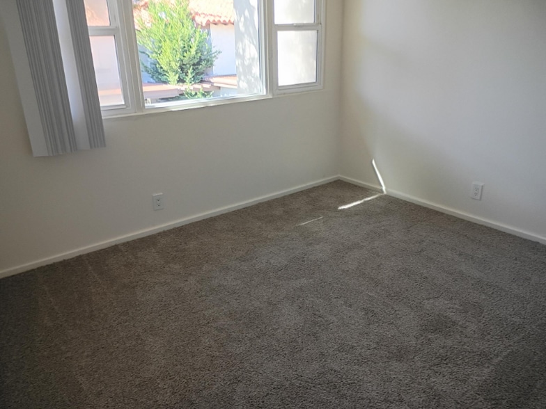 Building Photo - 851 Amigos Way