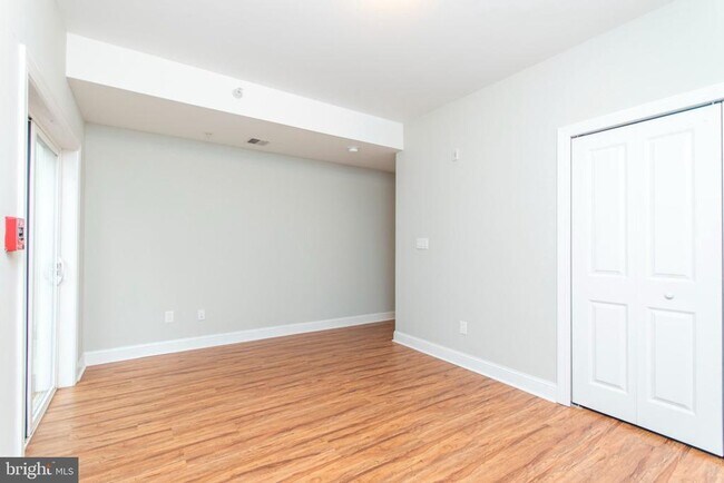 Building Photo - 1222 N 7th St