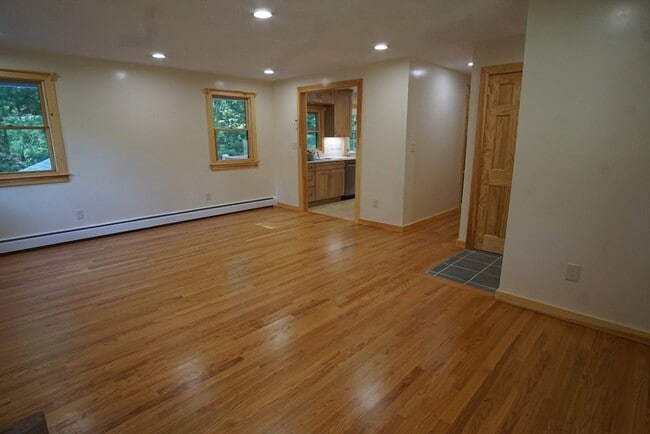 Building Photo - 49 Conant Rd
