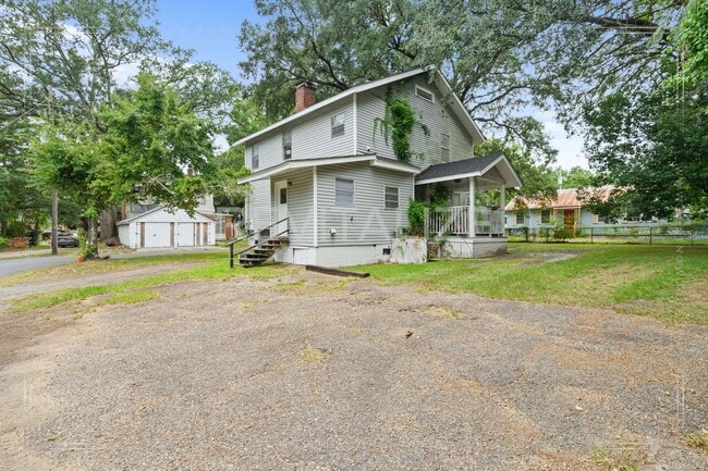 Building Photo - 202 1st St