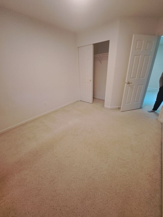 Building Photo - Beautiful setting 4 bedroom A/C Available Now