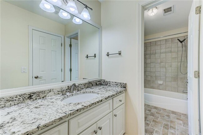 Building Photo - 2745 Lenox Rd NE