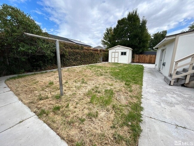 Building Photo - 306 E Quail St