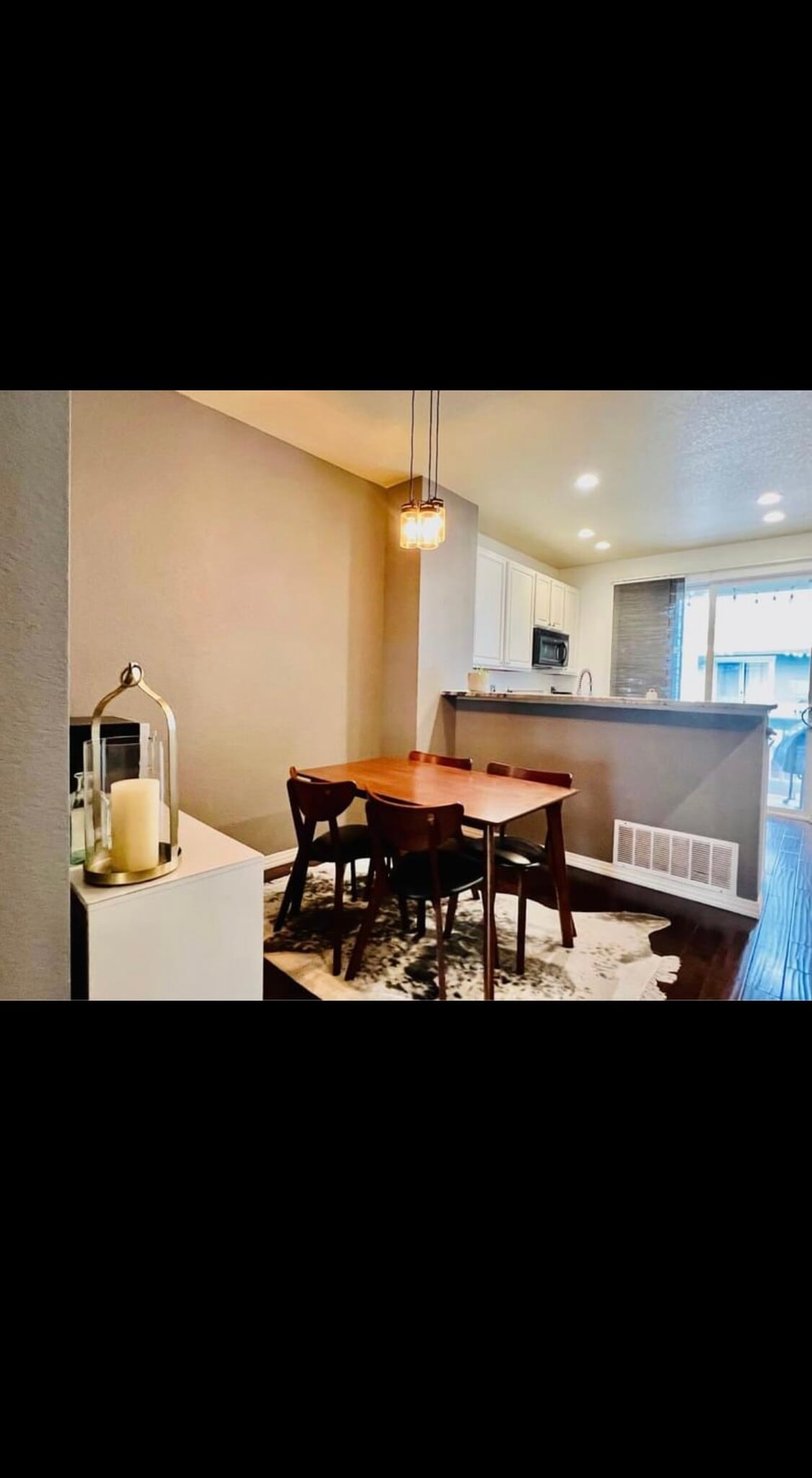 Building Photo - 9362 Amison Cir
