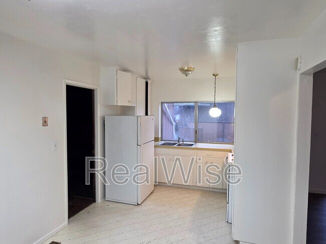 Building Photo - 231 Hawthorne St