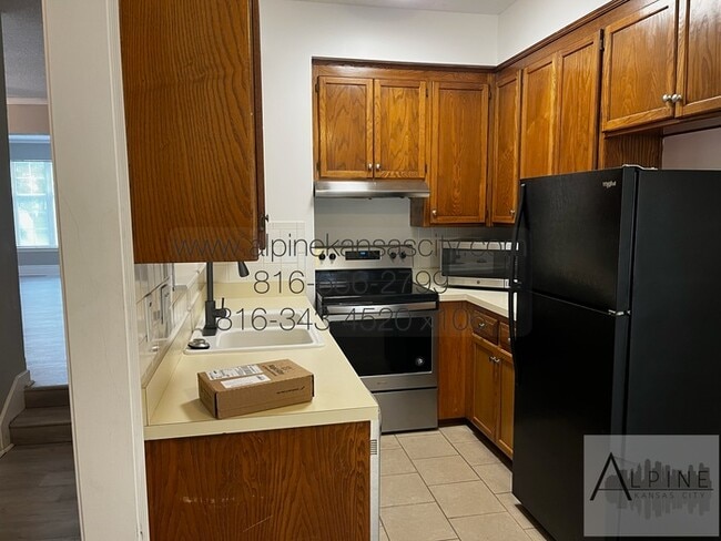 Building Photo - Spacious, Garage! Great Location!