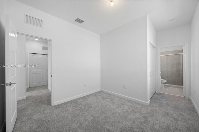 Building Photo - 715 SE 15th St