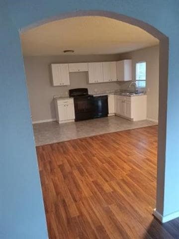 Building Photo - 308 S Pecan St