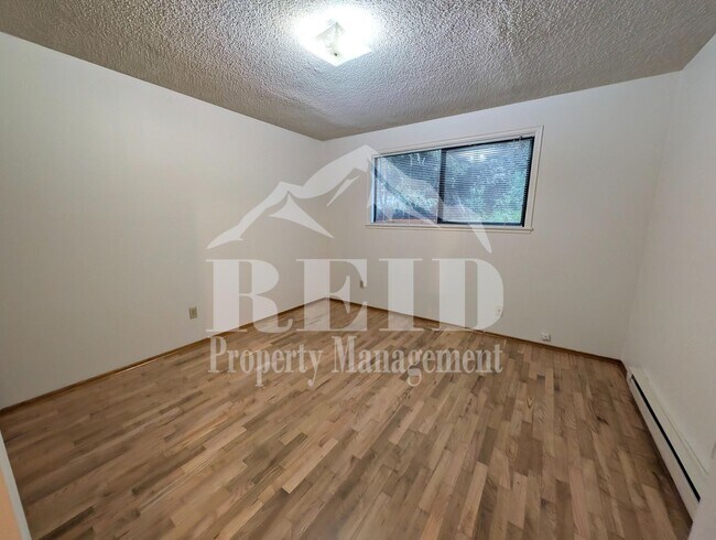 Building Photo - Illahee6056