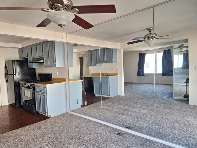 Building Photo - Charming Chesterfield Townhouse