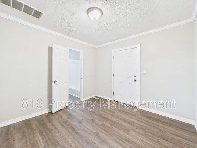 Building Photo - 115 Riley St