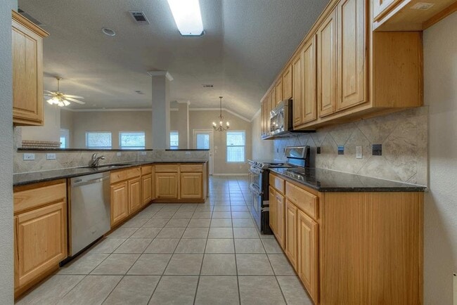 Building Photo - 9812 Pasatiempo Dr