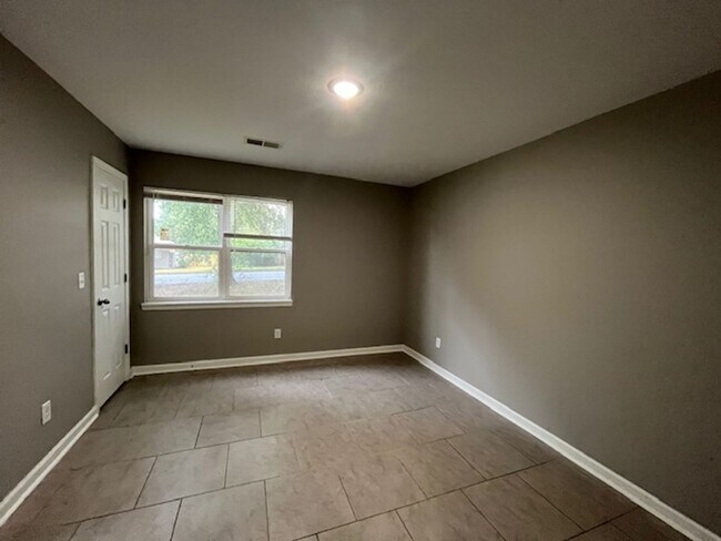 Building Photo - Renovated 4 Bedroom 2 Bath Home for Rent!!